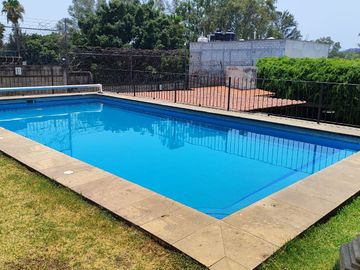 Preciosa casa de 263 m2 con 4 recámaras ubicada sobre Av. Domingo Diez, Col. Chamilpa, Cuernavaca Mor.