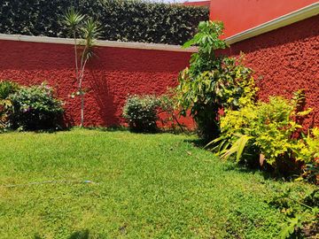 Preciosa casa de 263 m2 con 4 recámaras ubicada sobre Av. Domingo Diez, Col. Chamilpa, Cuernavaca Mor.