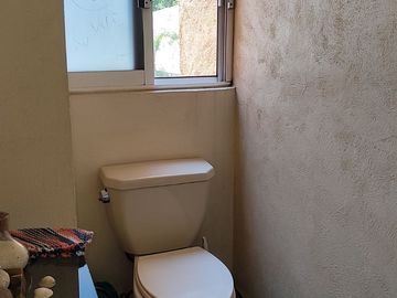 Preciosa casa de 263 m2 con 4 recámaras ubicada sobre Av. Domingo Diez, Col. Chamilpa, Cuernavaca Mor.