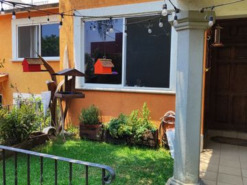 Preciosa casa de 263 m2 con 4 recámaras ubicada sobre Av. Domingo Diez, Col. Chamilpa, Cuernavaca Mor.