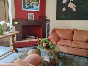 Preciosa casa de 263 m2 con 4 recámaras ubicada sobre Av. Domingo Diez, Col. Chamilpa, Cuernavaca Mor.
