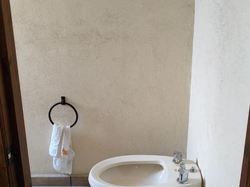 Preciosa casa de 263 m2 con 4 recámaras ubicada sobre Av. Domingo Diez, Col. Chamilpa, Cuernavaca Mor.