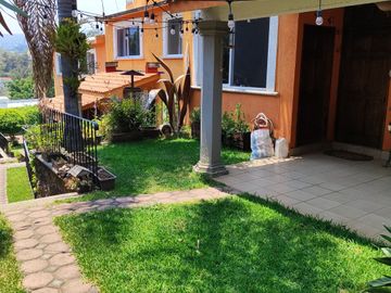 Preciosa casa de 263 m2 con 4 recámaras ubicada sobre Av. Domingo Diez, Col. Chamilpa, Cuernavaca Mor.