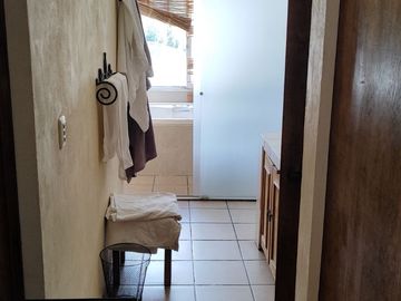 Preciosa casa de 263 m2 con 4 recámaras ubicada sobre Av. Domingo Diez, Col. Chamilpa, Cuernavaca Mor.