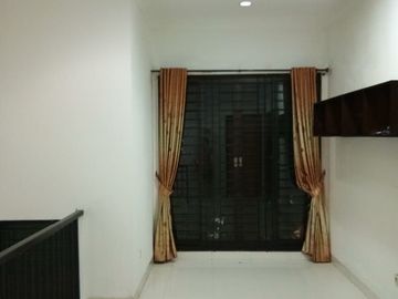 Rumah Modern Minimalis di Cluster Discovery Terra