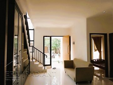 Rumah Modern Minimalis di Cluster Discovery Terra