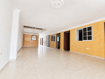 SE VENDE AMPLIO APARTAMENTO BOLARQUI 
AREA 208 M²

Ideal para vivienda, oficina o uso mixto gracias