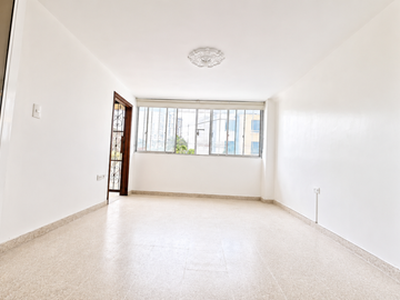SE VENDE AMPLIO APARTAMENTO BOLARQUI 
AREA 208 M²

Ideal para vivienda, oficina o uso mixto gracias