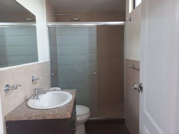 CASA DE VENTA DE 163m2 EN CALDERON - C.C.CORAL EN EL CONJUNTO CLARA 2 A POCAS CUADRAS DE LA PLAZA VANCOUVER