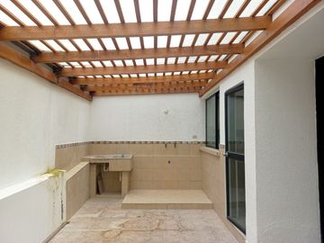 CASA DE VENTA DE 163m2 EN CALDERON - C.C.CORAL EN EL CONJUNTO CLARA 2 A POCAS CUADRAS DE LA PLAZA VANCOUVER