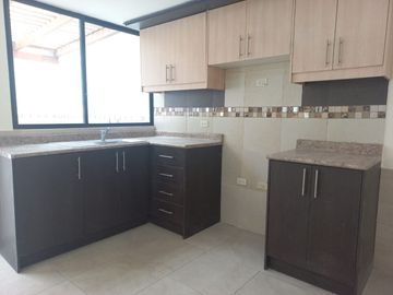 CASA DE VENTA DE 163m2 EN CALDERON - C.C.CORAL EN EL CONJUNTO CLARA 2 A POCAS CUADRAS DE LA PLAZA VANCOUVER