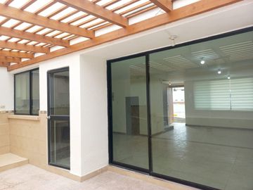 CASA DE VENTA DE 163m2 EN CALDERON - C.C.CORAL EN EL CONJUNTO CLARA 2 A POCAS CUADRAS DE LA PLAZA VANCOUVER
