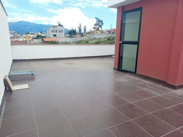 CASA DE VENTA DE 163m2 EN CALDERON - C.C.CORAL EN EL CONJUNTO CLARA 2 A POCAS CUADRAS DE LA PLAZA VANCOUVER