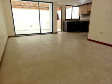 CASA DE VENTA DE 163m2 EN CALDERON - C.C.CORAL EN EL CONJUNTO CLARA 2 A POCAS CUADRAS DE LA PLAZA VANCOUVER