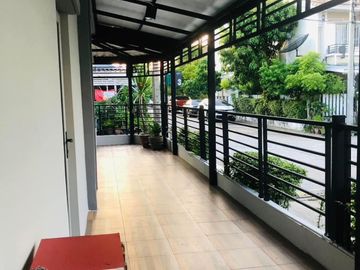 Very cheap sale, townhome behind the corner, renovated, ready to move in, near BTS Tippawan 300 meters