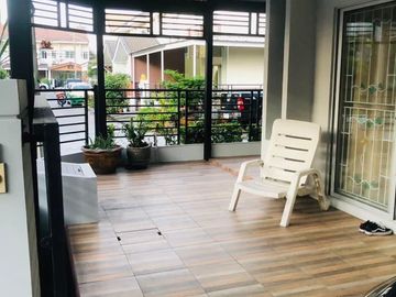 Very cheap sale, townhome behind the corner, renovated, ready to move in, near BTS Tippawan 300 meters
