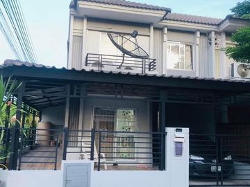 Very cheap sale, townhome behind the corner, renovated, ready to move in, near BTS Tippawan 300 meters