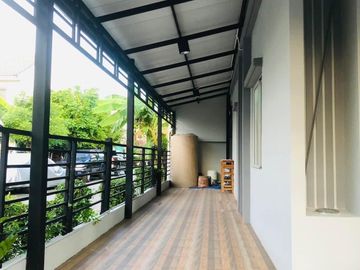 Very cheap sale, townhome behind the corner, renovated, ready to move in, near BTS Tippawan 300 meters