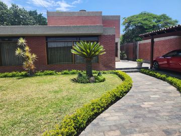 EXCELENTE CASA 1,380 M2 IDEAL CONSTRUIR CONDOMINIO