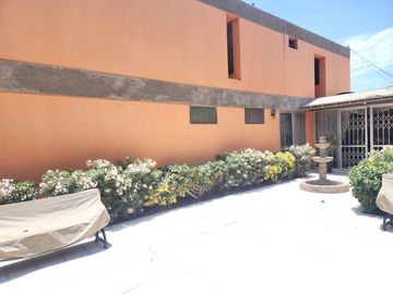 EXCELENTE CASA 1,380 M2 IDEAL CONSTRUIR CONDOMINIO