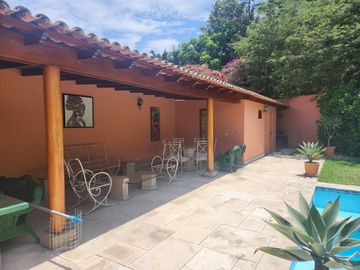 EXCELENTE CASA 1,380 M2 IDEAL CONSTRUIR CONDOMINIO