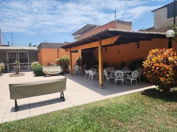 EXCELENTE CASA 1,380 M2 IDEAL CONSTRUIR CONDOMINIO