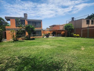 EXCELENTE CASA 1,380 M2 IDEAL CONSTRUIR CONDOMINIO