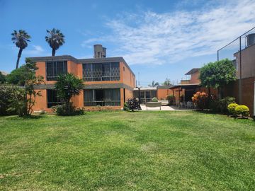 EXCELENTE CASA 1,380 M2 IDEAL CONSTRUIR CONDOMINIO