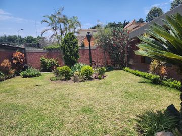 EXCELENTE CASA 1,380 M2 IDEAL CONSTRUIR CONDOMINIO