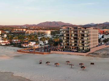 Departamento frente al mar, alberca, gimnasio, Area de picnic, Deli y cava de vinos, en pre-construccion, venta San Jose del Cabo.