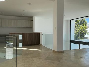 CASA NUEVA EN CUMBRES DEL LAGO CON ROOF GARDEN Y AMPLIO JARDIN