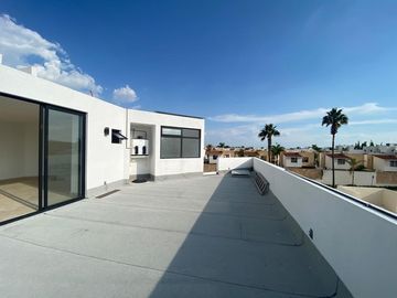CASA NUEVA EN CUMBRES DEL LAGO CON ROOF GARDEN Y AMPLIO JARDIN