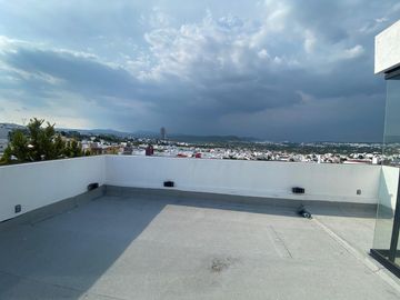 CASA NUEVA EN CUMBRES DEL LAGO CON ROOF GARDEN Y AMPLIO JARDIN