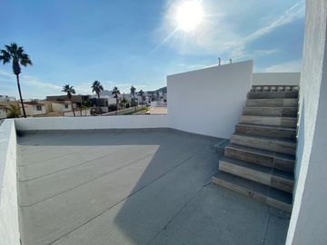 CASA NUEVA EN CUMBRES DEL LAGO CON ROOF GARDEN Y AMPLIO JARDIN