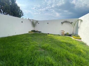 CASA NUEVA EN CUMBRES DEL LAGO CON ROOF GARDEN Y AMPLIO JARDIN