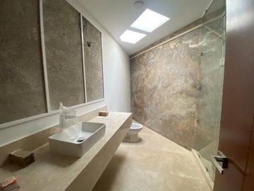CASA NUEVA EN CUMBRES DEL LAGO CON ROOF GARDEN Y AMPLIO JARDIN