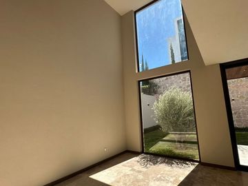 VENTA DE CASA EN PRIVADA DEL  PEDREGAL FASE 1 CON 4 HABITACIONES