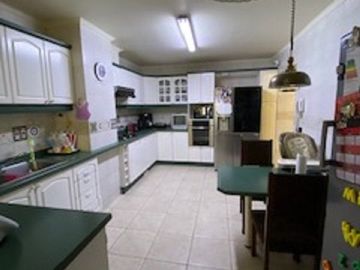 Departamento de lujo, 4 dormitorios, 4 baños, 3 estacionamientos y bodega