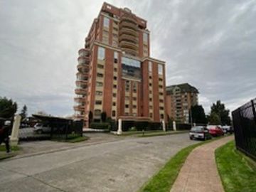 Departamento de lujo, 4 dormitorios, 4 baños, 3 estacionamientos y bodega