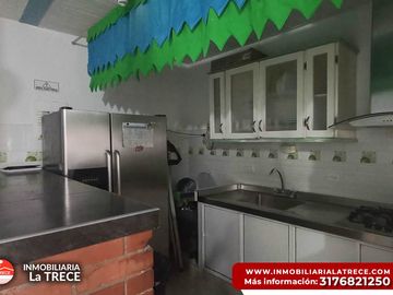Se vende casa amplia, 2 pisos Barrio Santa Bárbara, Buga-valle.