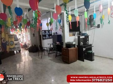 Se vende casa amplia, 2 pisos Barrio Santa Bárbara, Buga-valle.