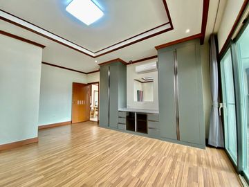 4 BEDROOMS UNFURNISHED CONDO FOR SALE IN CLARK FREEPORT ZONE
