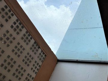 RUMAH HOOK SIAP HUNI DIJUAL DEKAT HALTE TRANSJAKARTA DI CILEDUG. LOKASI BAGUS DAN TIDAK BANJIR