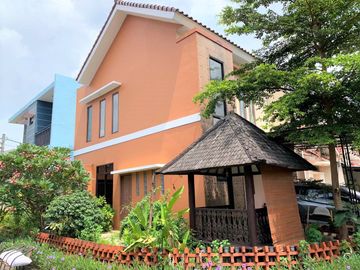 RUMAH HOOK SIAP HUNI DIJUAL DEKAT HALTE TRANSJAKARTA DI CILEDUG. LOKASI BAGUS DAN TIDAK BANJIR