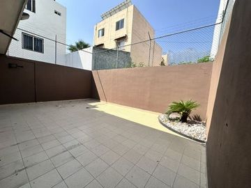 CASA EN VENTA CUMBRES ELITE