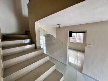 CASA EN VENTA CUMBRES ELITE