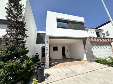 CASA EN VENTA CUMBRES ELITE
