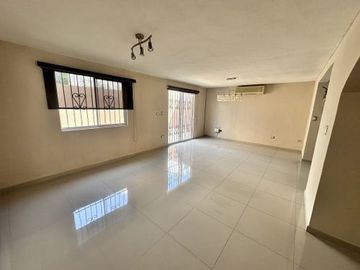 CASA EN VENTA CUMBRES ELITE
