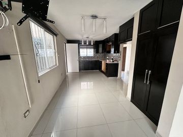 CASA EN VENTA CUMBRES ELITE