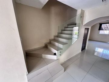 CASA EN VENTA CUMBRES ELITE